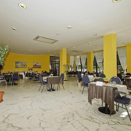 Mediterraneo Готель К'янчіано-Терме